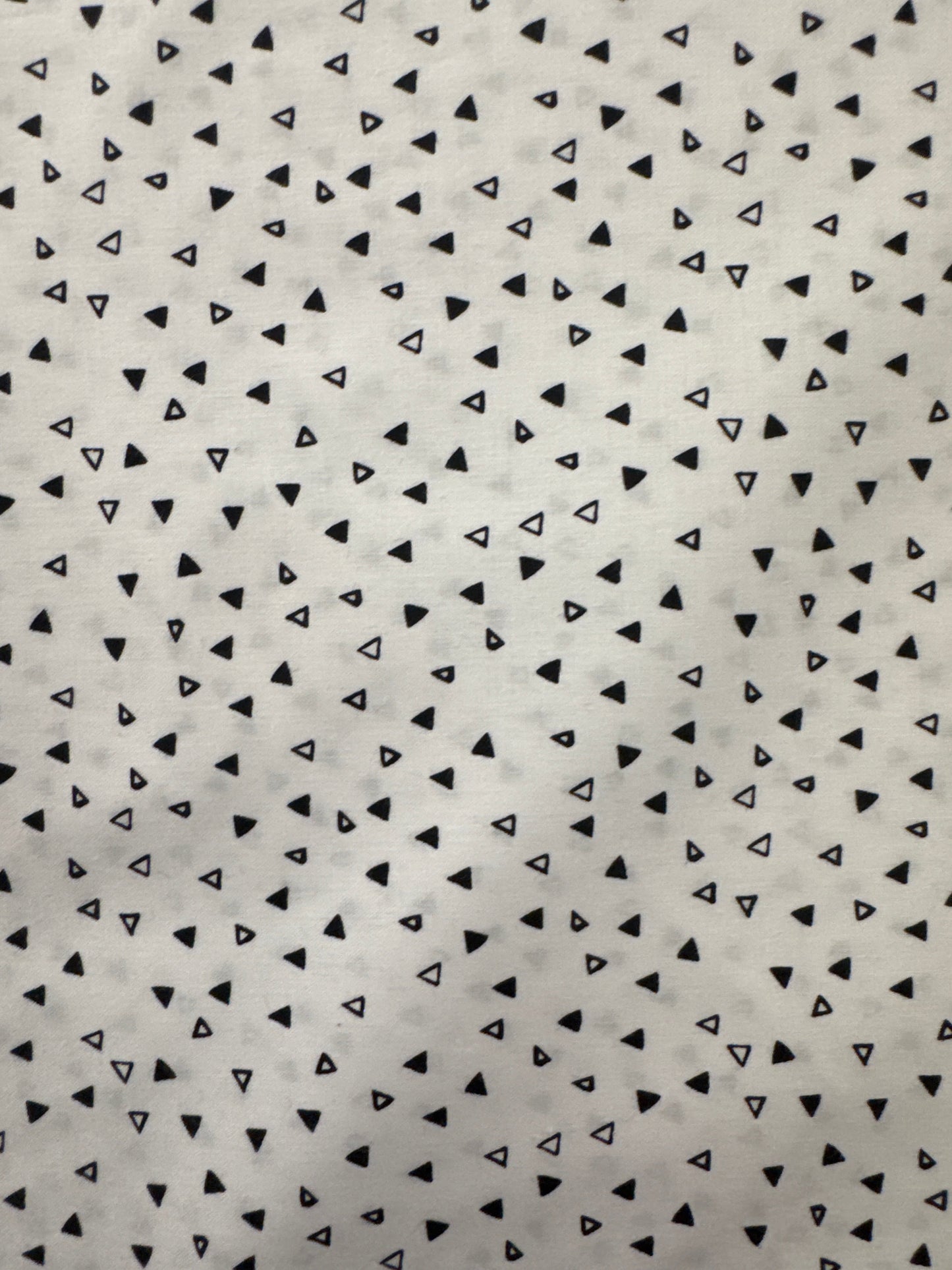 CW Merlot Triangles Black on White