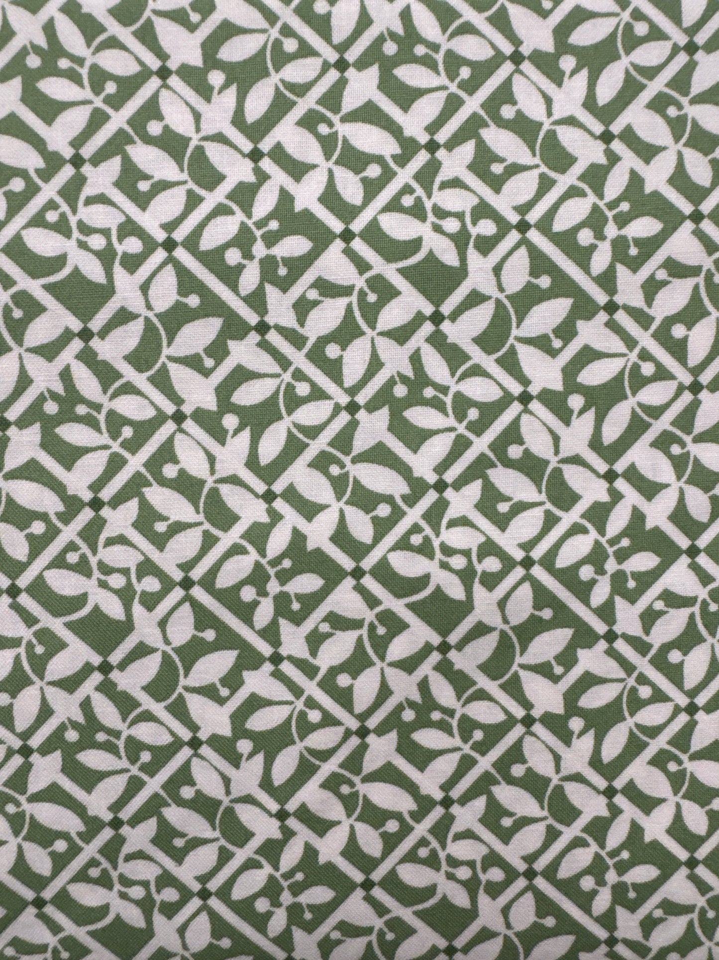 MO Shoreline Green Lattice and Leaves
