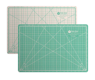 RB Lori Holt Cute Cuts™ Cutting Mat 12" x 18"