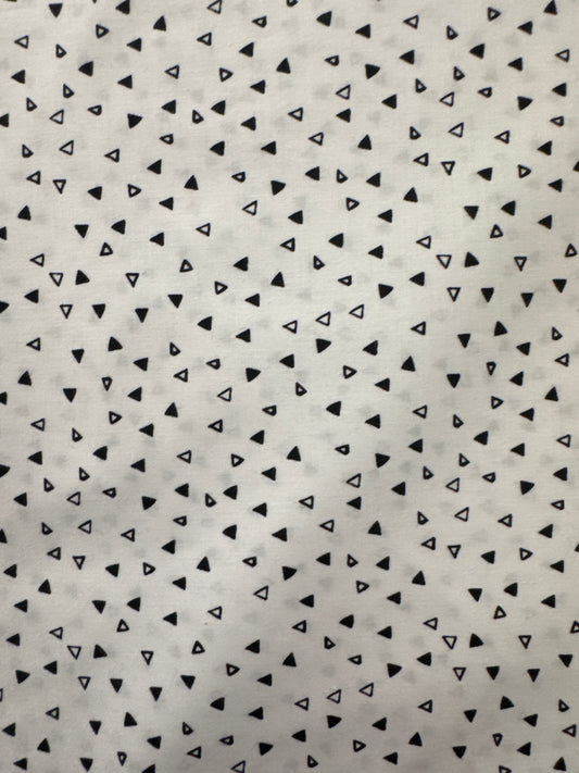 CW Merlot Triangles Black on White