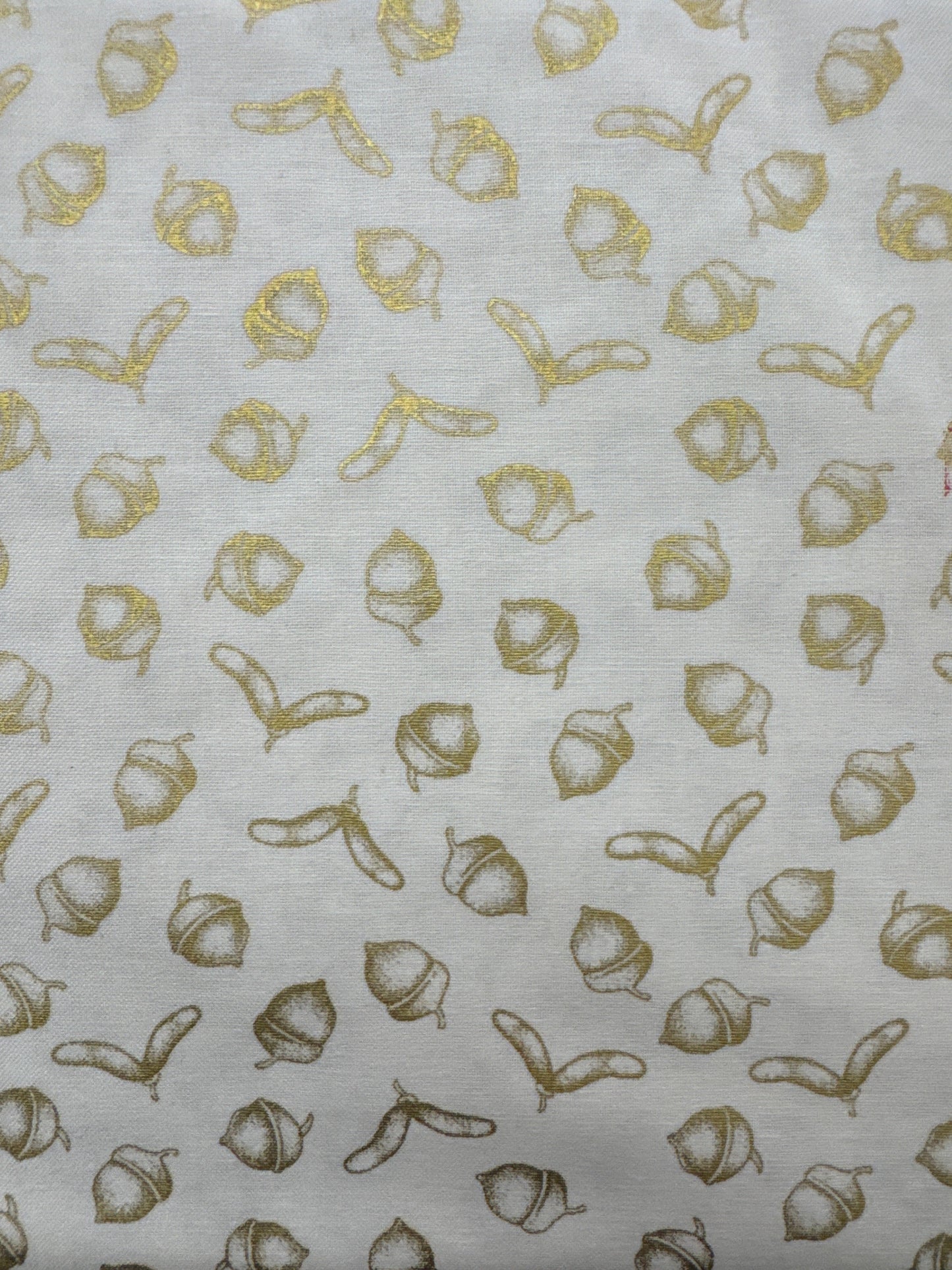 SE Simply Gold Acorn Toss