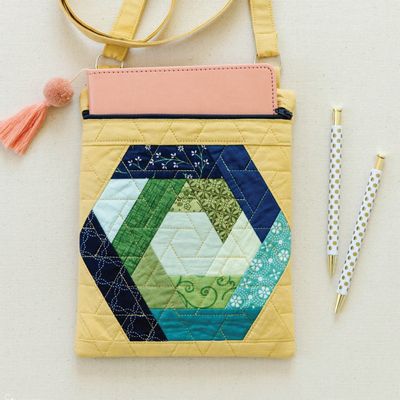 Kimberbell Classic Vol 4: Hexagon Log Crossbody Bg